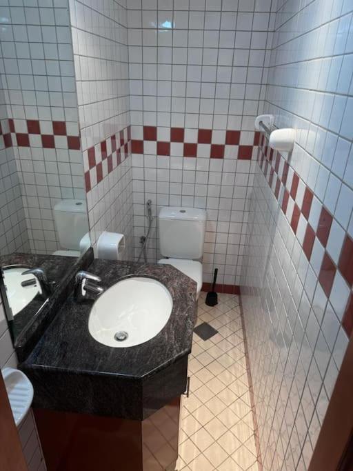 Bed Spaces And Available Apartment *