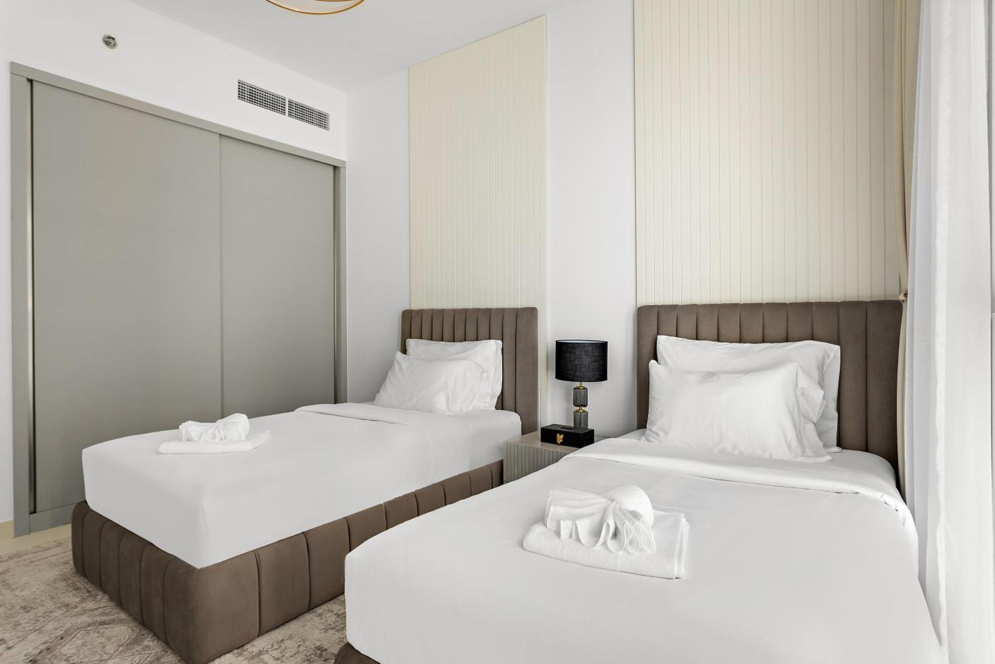 Luxury Emaar Beachfront Beach Isle 1 Apartment *