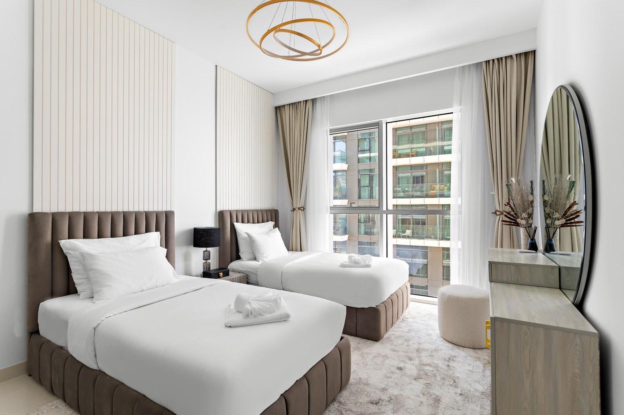 Apartment Luxury Emaar Beachfront Beach Isle 1 Dubai
