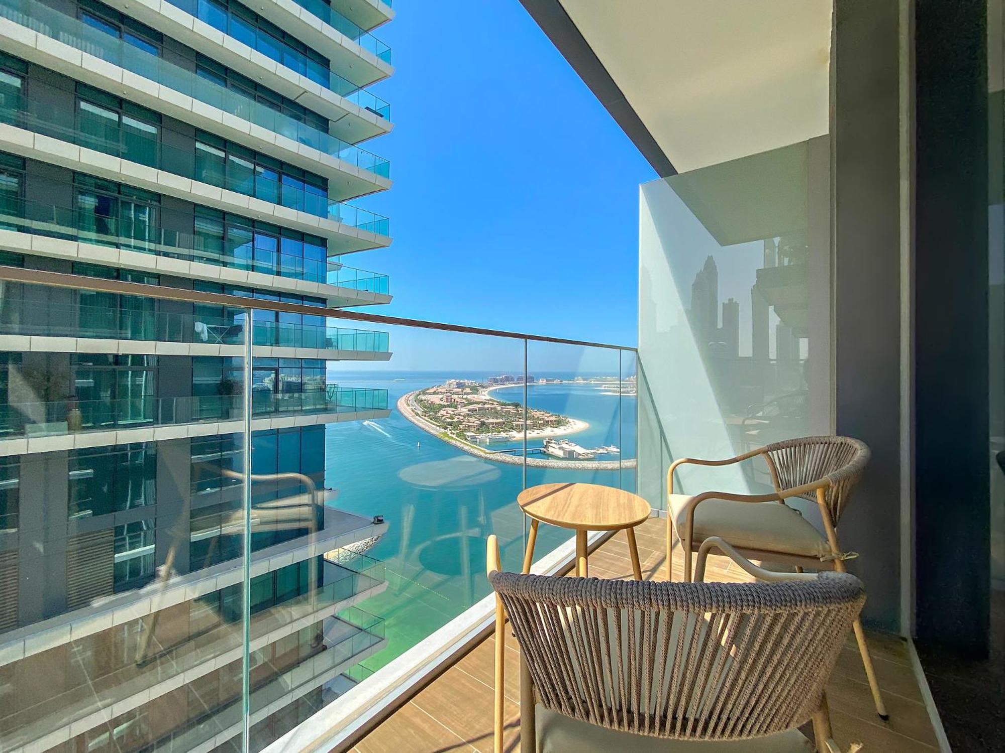Luxury Emaar Beachfront Beach Isle 1 Apartment Dubai