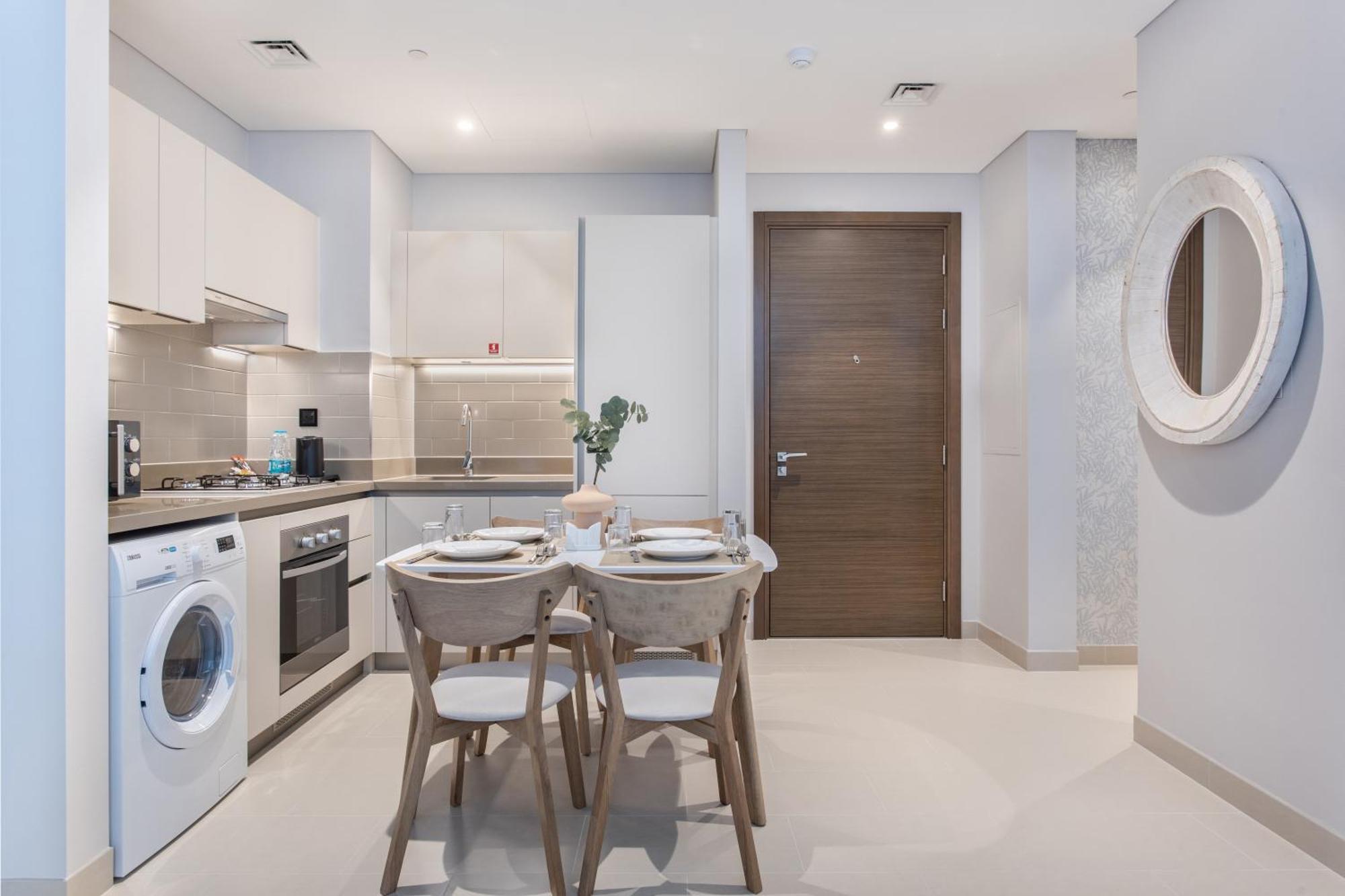By Latinem Luxury 2br Cv A813 Near Burj Khalifa