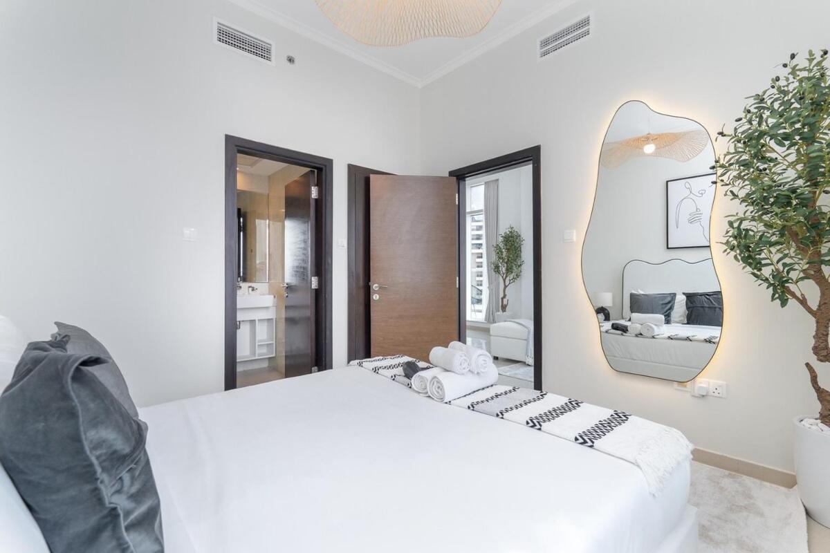Sophisticated 1-bedroom With Skyscrapers View At Botanica Tower Apartamento *