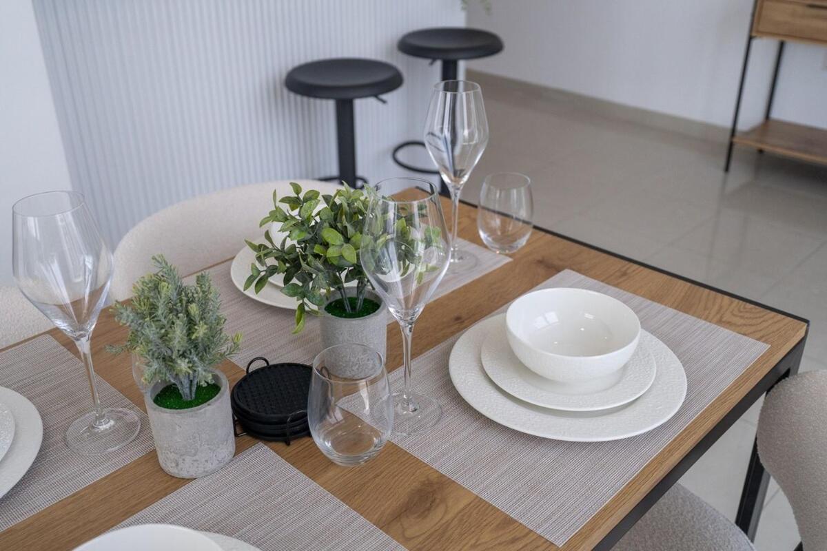 Sophisticated 1-bedroom With Skyscrapers View At Botanica Tower Apartamento Dubai