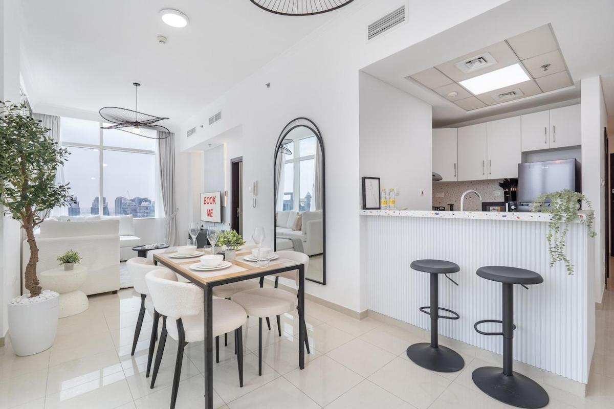 Sophisticated 1-bedroom With Skyscrapers View At Botanica Tower Apartamento *