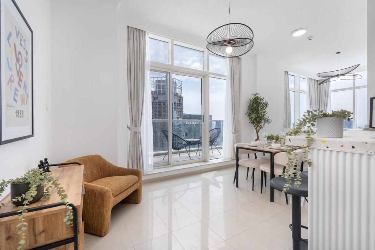 Sophisticated 1-bedroom With Skyscrapers View At Botanica Tower Apartamento Dubai