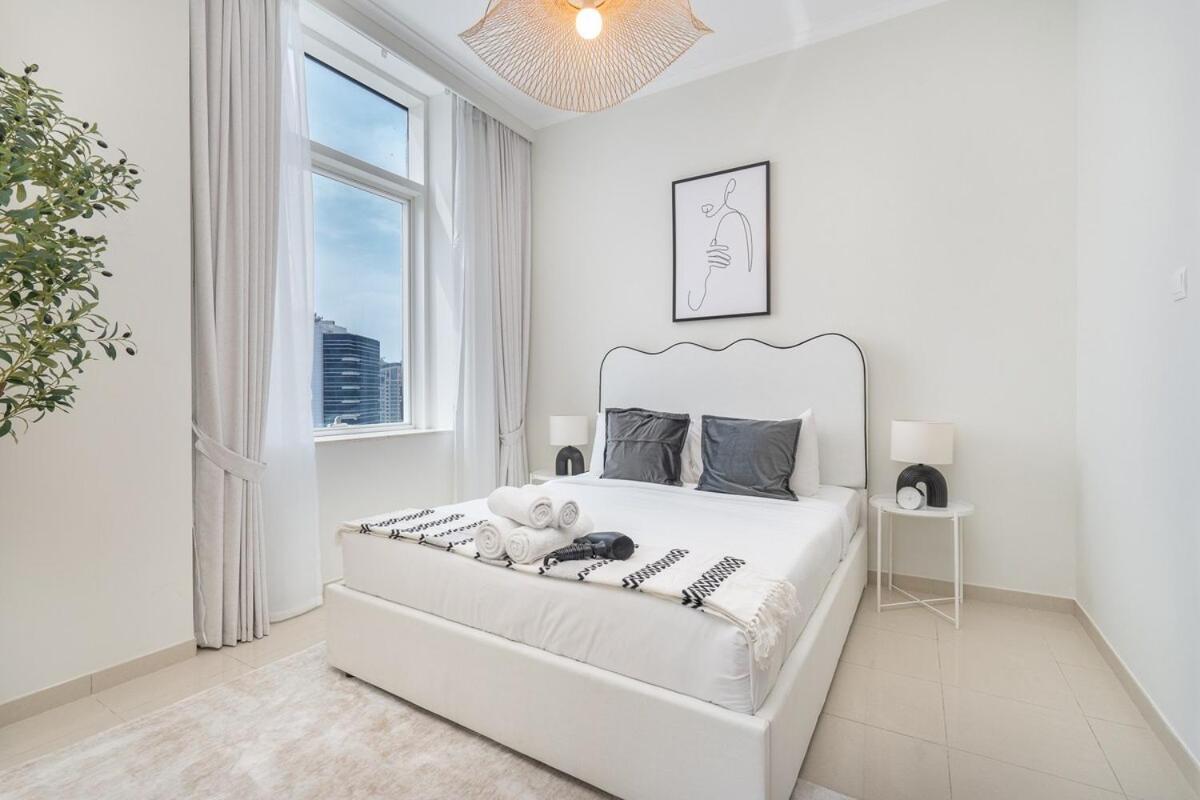 Sophisticated 1-bedroom With Skyscrapers View At Botanica Tower Apartamento