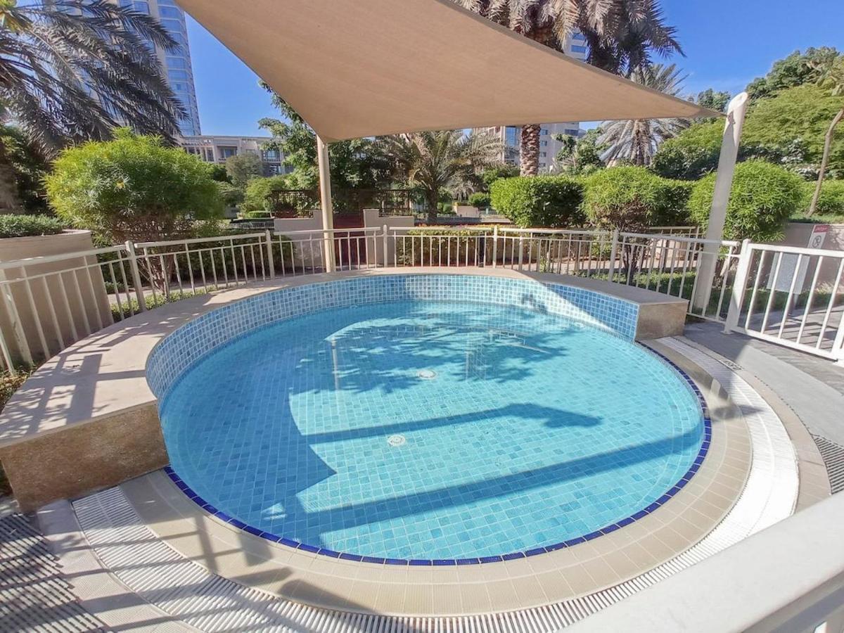 Warm 2-bedrooms With Modern Kitchen Interior In The Greens! * Dubai