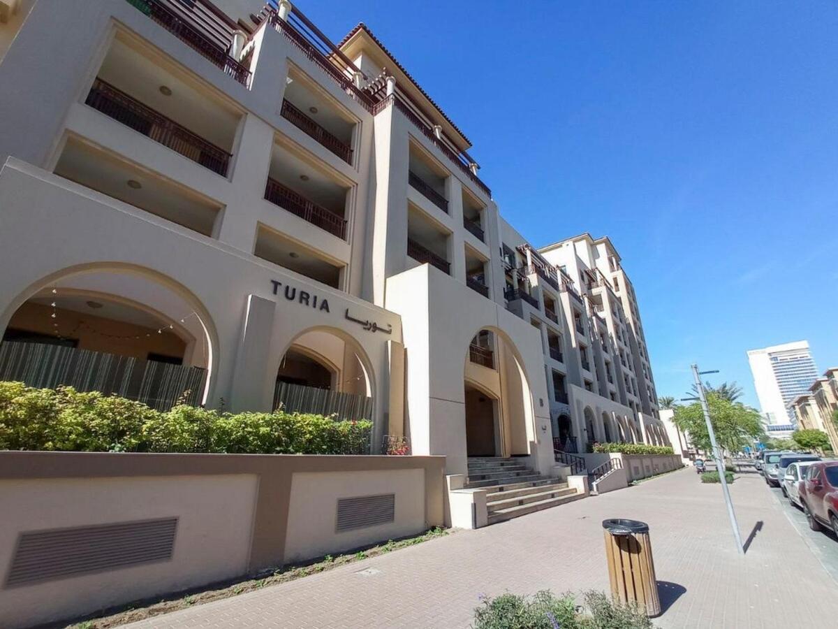 Warm 2-bedrooms With Modern Kitchen Interior In The Greens! Apartment *