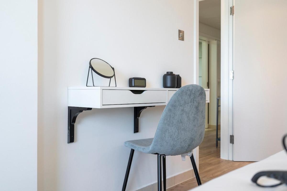 Warm 2-bedrooms With Modern Kitchen Interior In The Greens! Dubai