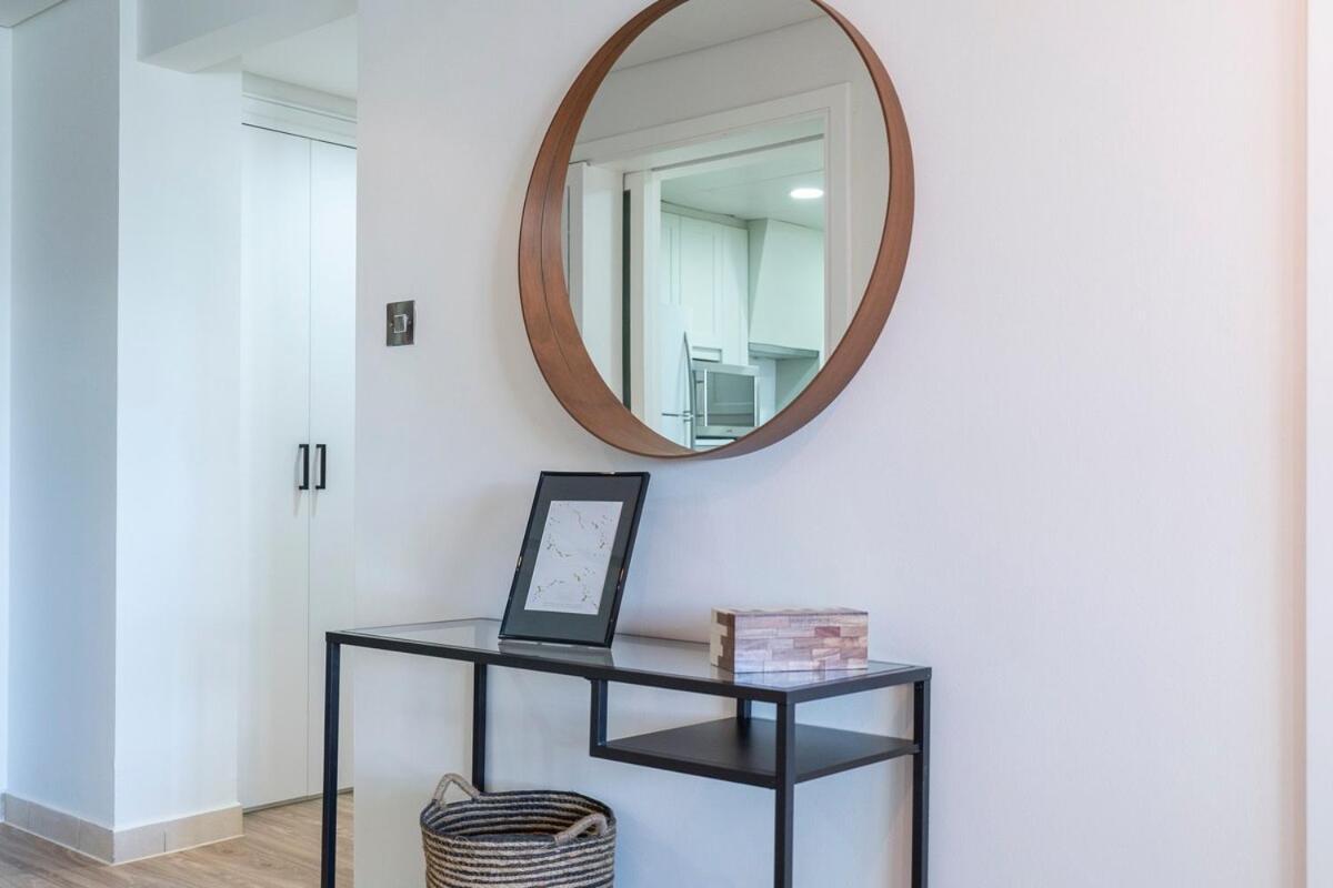 Warm 2-bedrooms With Modern Kitchen Interior In The Greens! Apartment *