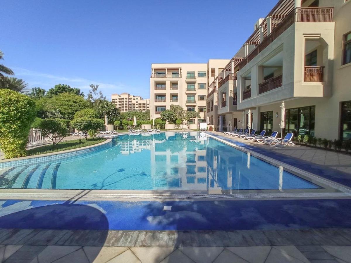 Warm 2-bedrooms With Modern Kitchen Interior In The Greens! Dubai