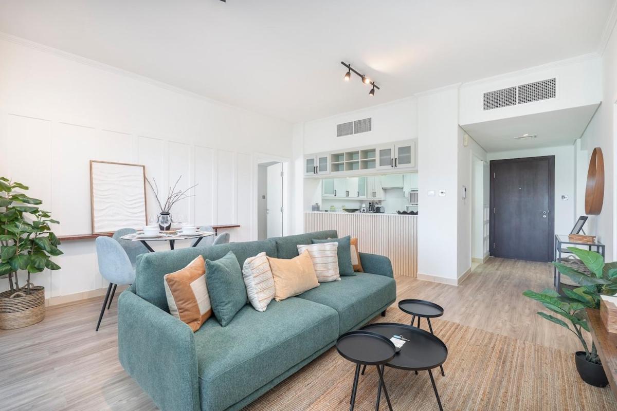 Warm 2-bedrooms With Modern Kitchen Interior In The Greens! * Dubai