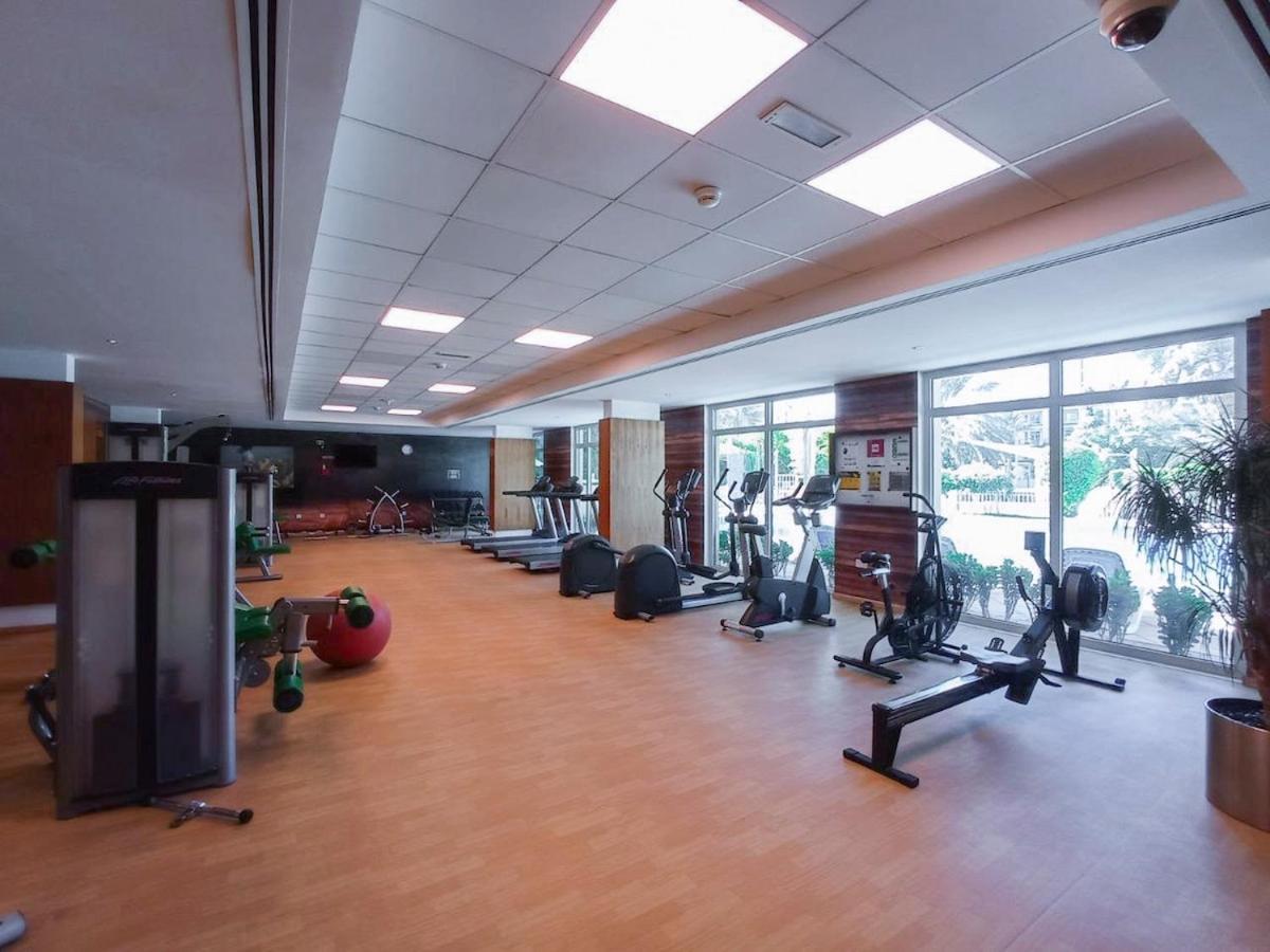 Apartment Warm 2-bedrooms With Modern Kitchen Interior In The Greens! Dubai