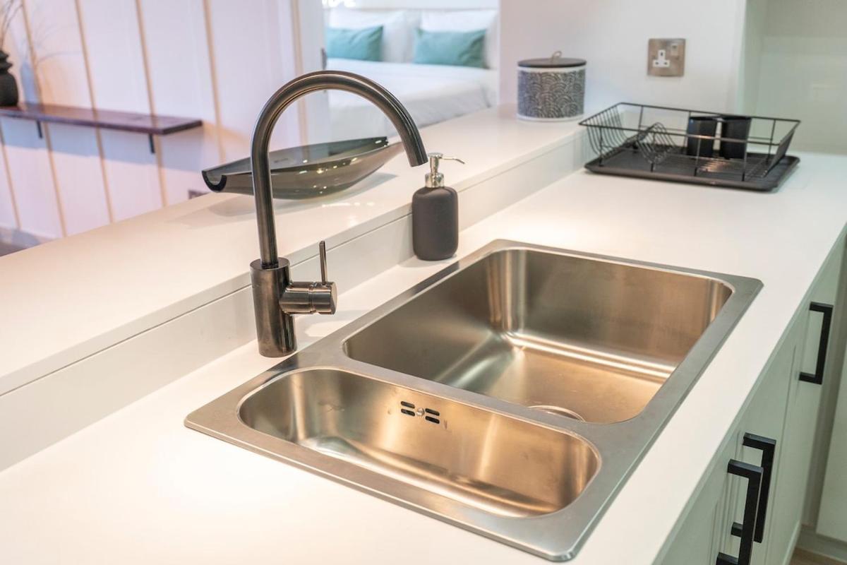 Apartment Warm 2-bedrooms With Modern Kitchen Interior In The Greens! *