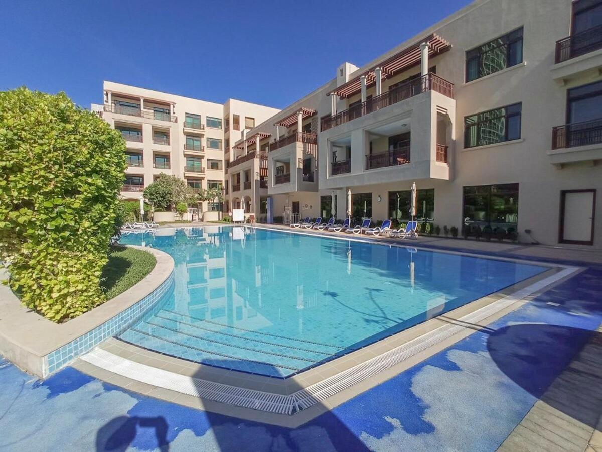 Warm 2-bedrooms With Modern Kitchen Interior In The Greens! * Dubai