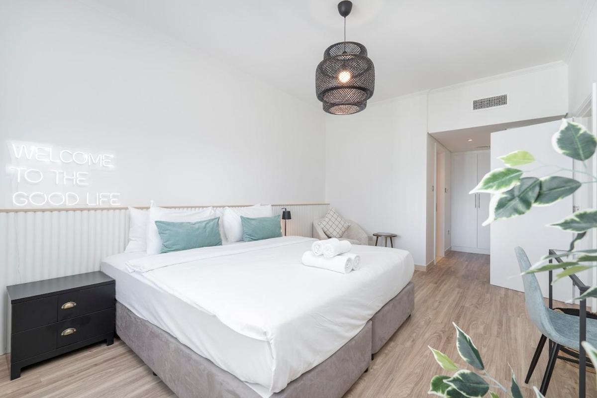 Warm 2-bedrooms With Modern Kitchen Interior In The Greens! Apartment Dubai