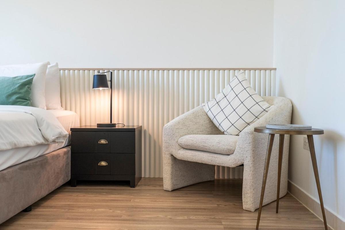 Warm 2-bedrooms With Modern Kitchen Interior In The Greens! * Dubai
