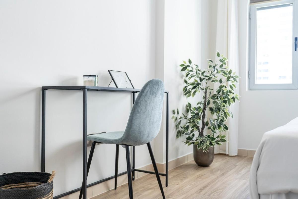 Apartment Warm 2-bedrooms With Modern Kitchen Interior In The Greens!