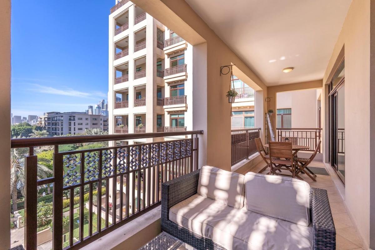 Warm 2-bedrooms With Modern Kitchen Interior In The Greens! Apartment *