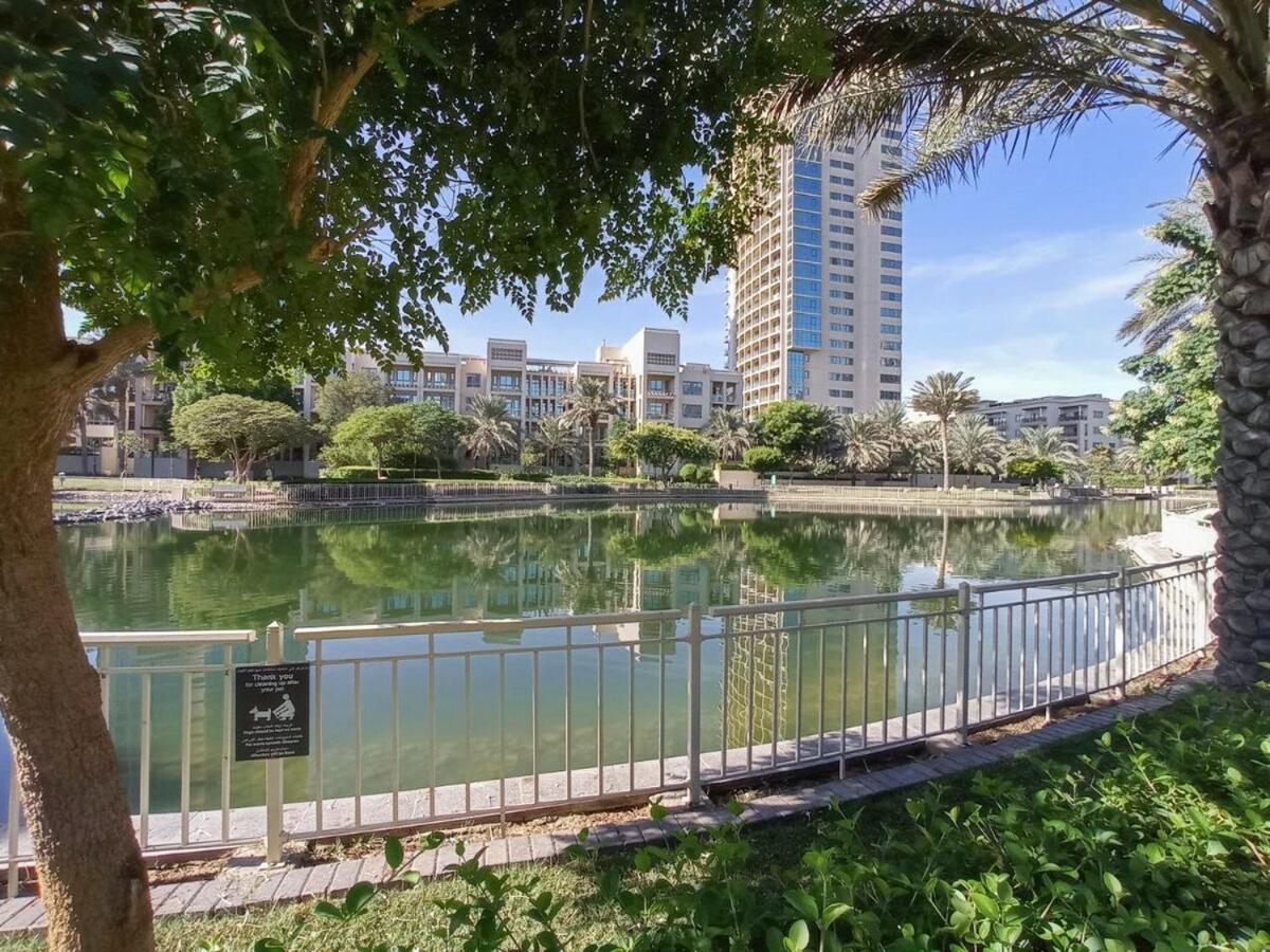 Warm 2-bedrooms With Modern Kitchen Interior In The Greens! Dubai