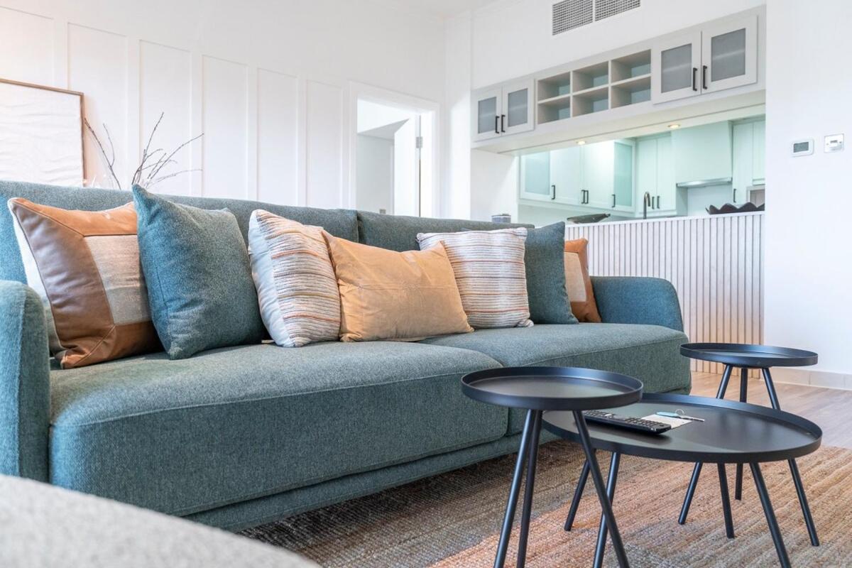 Warm 2-bedrooms With Modern Kitchen Interior In The Greens! * Dubai