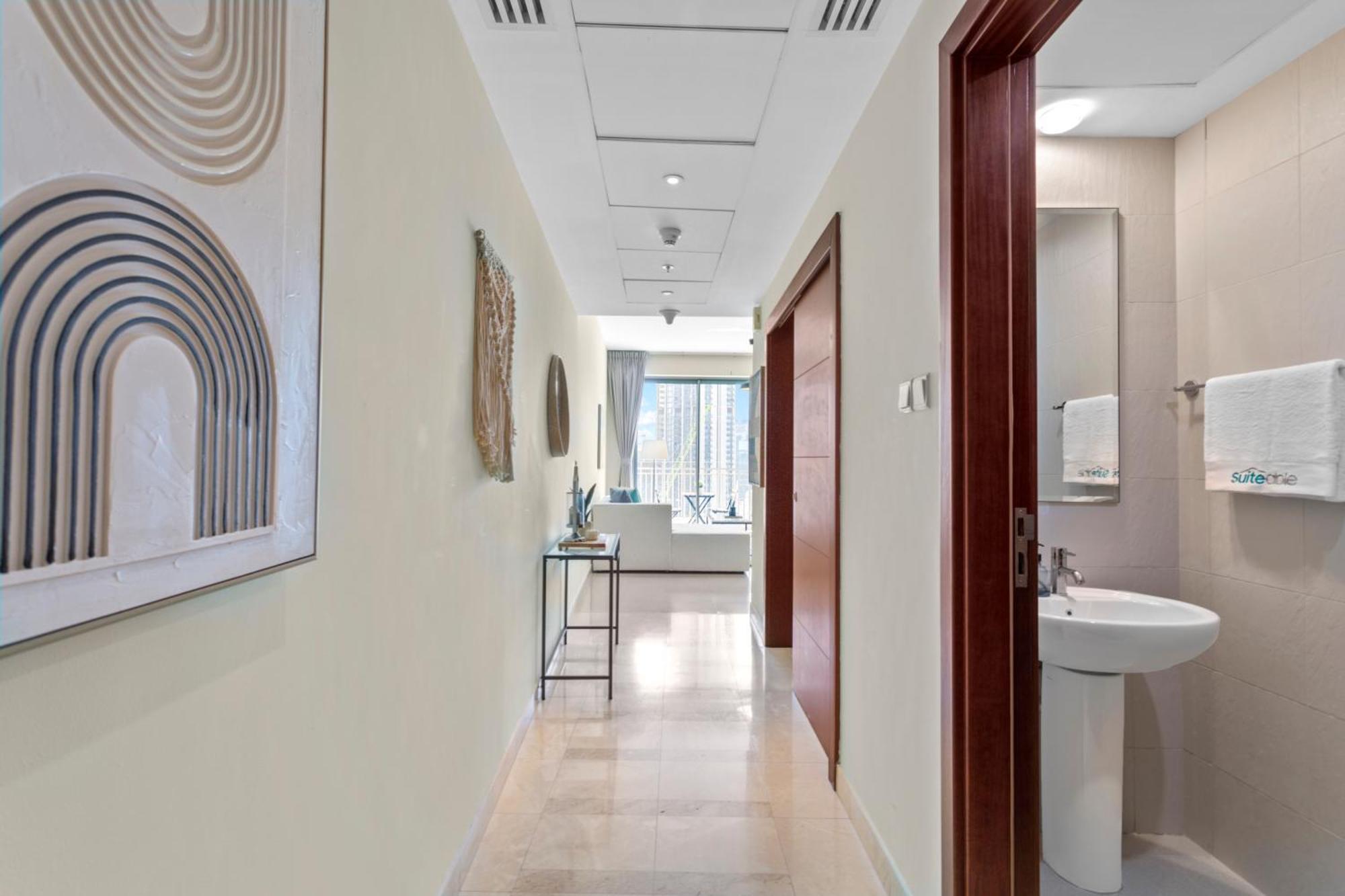 Upscale 1 Bedroom In The Heart Of Downtown *