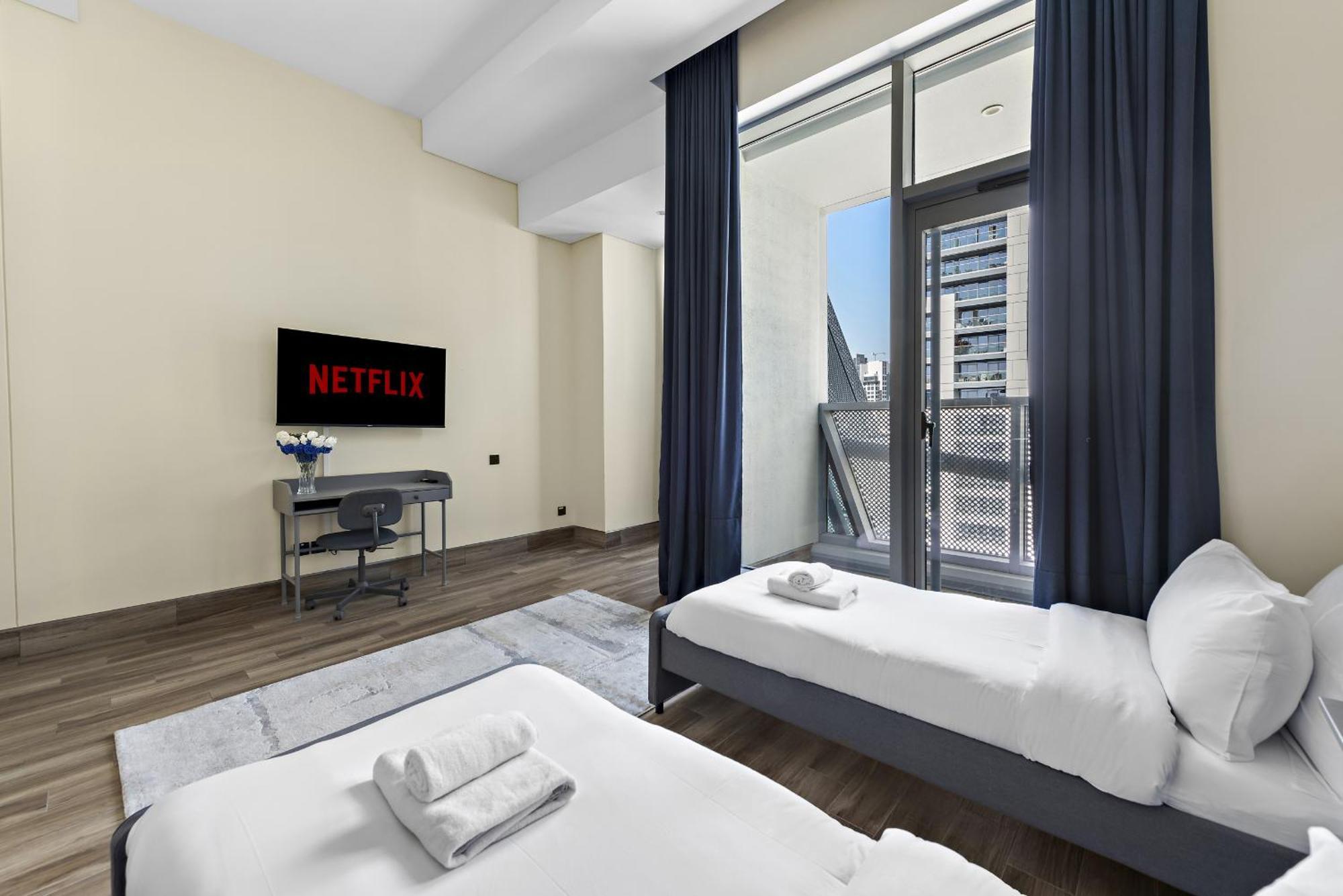 Vayk - Contemporary Building, Spacious 2-bedroom Daire