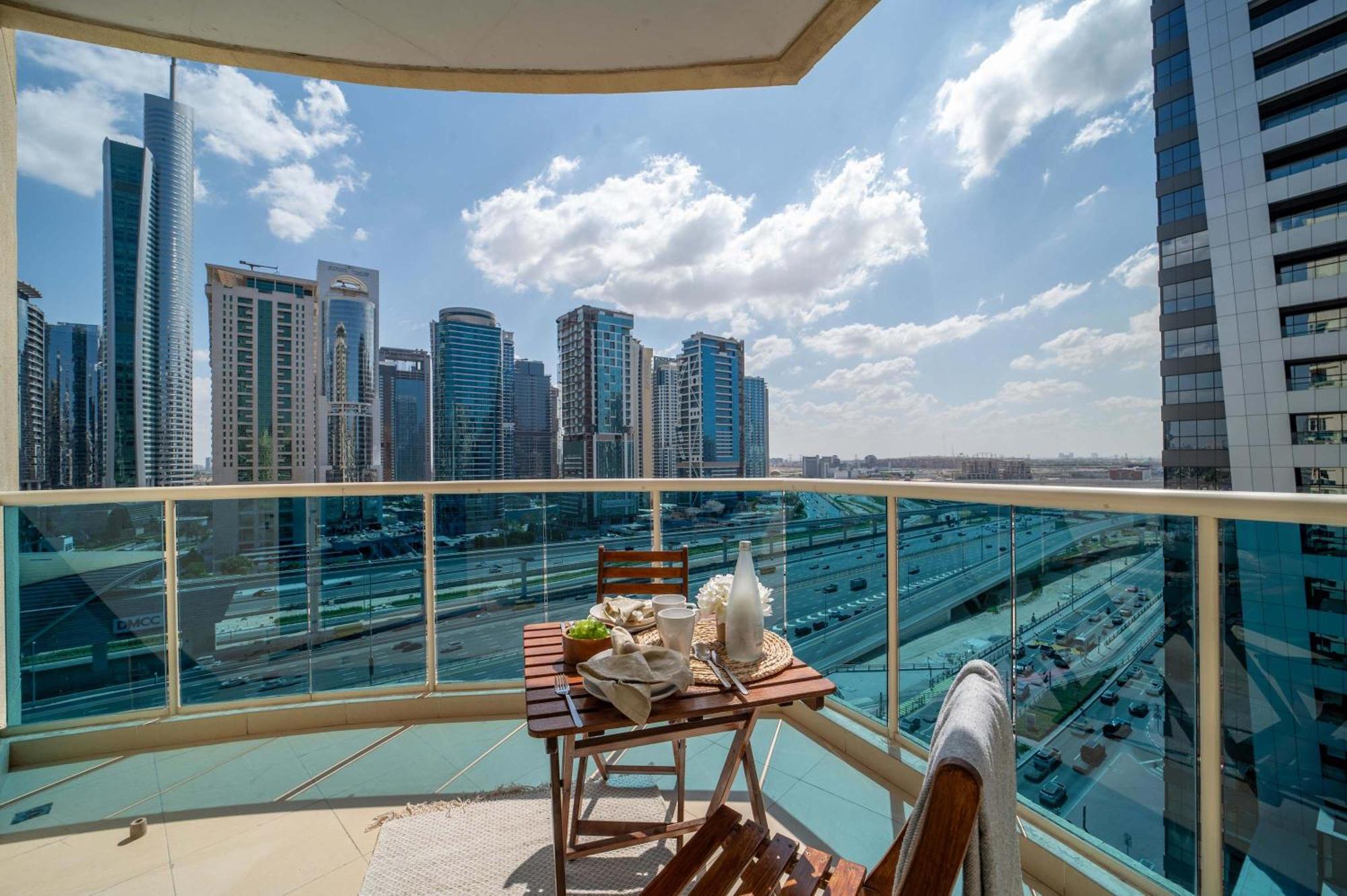 Frank Porter - Yacht Bay Apartment *