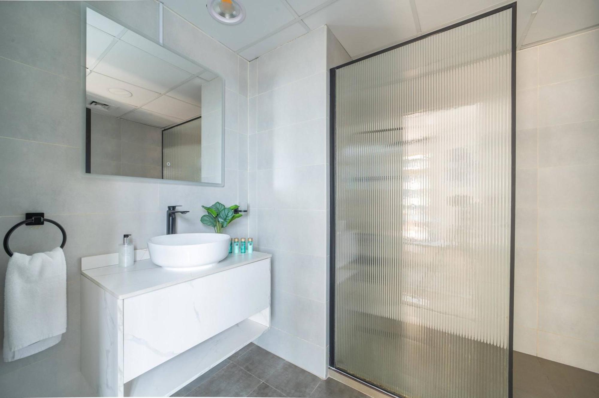 Frank Porter - Yacht Bay Apartment Dubai