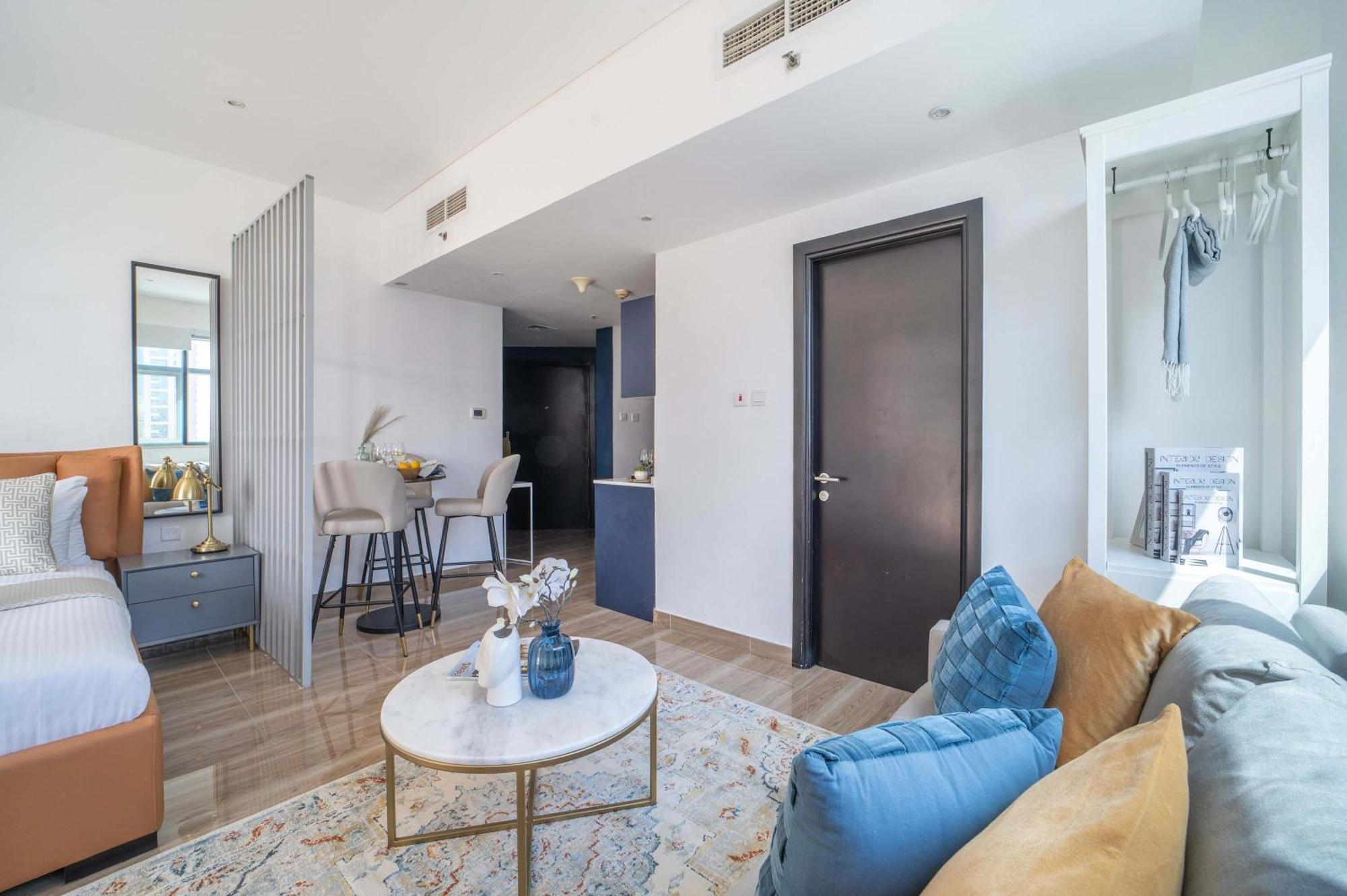 Frank Porter - Yacht Bay Apartment