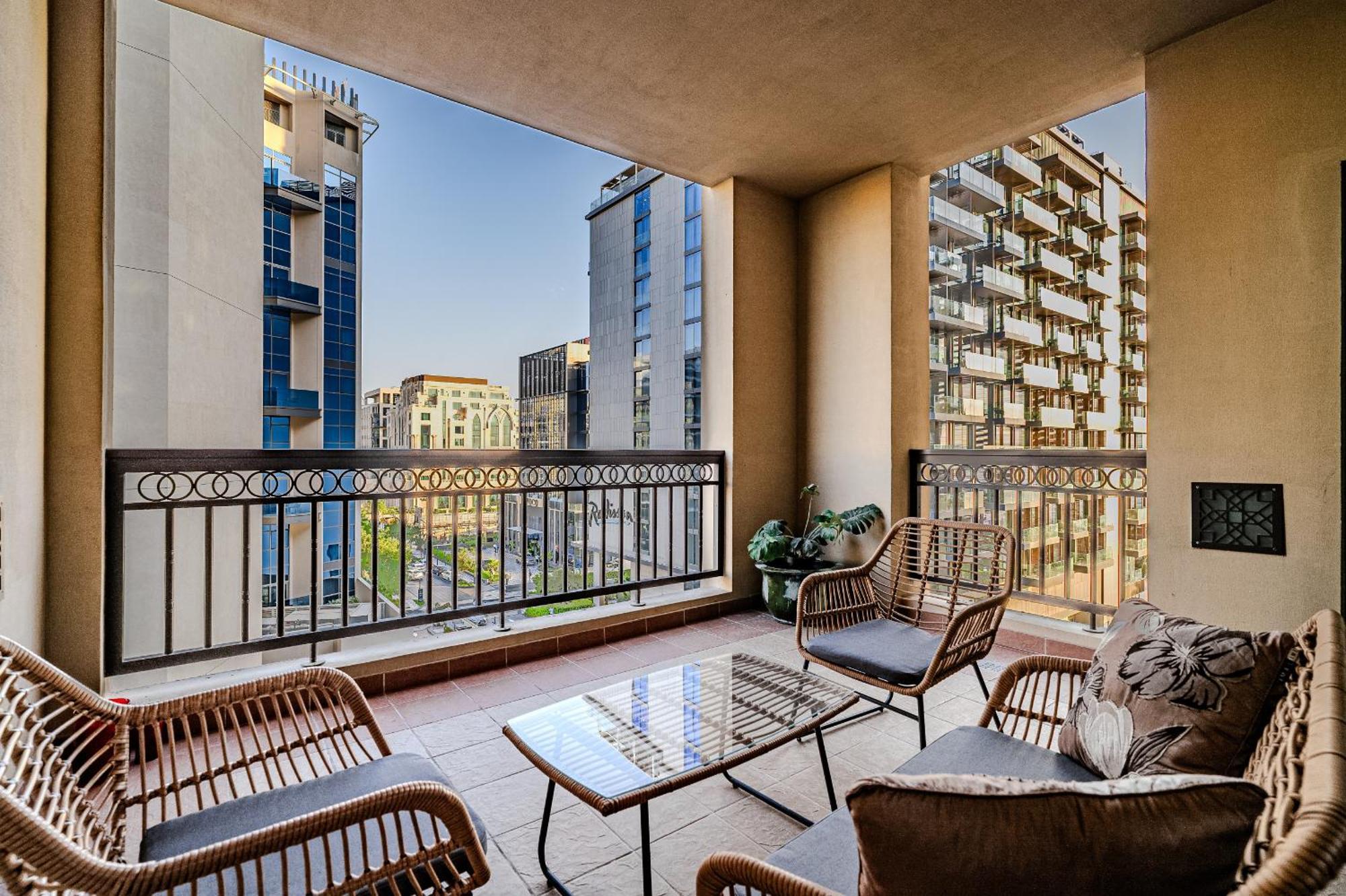 Stylish 2 Bedroom With Maid I Fairmont South I Palm Jumeirah Apartment