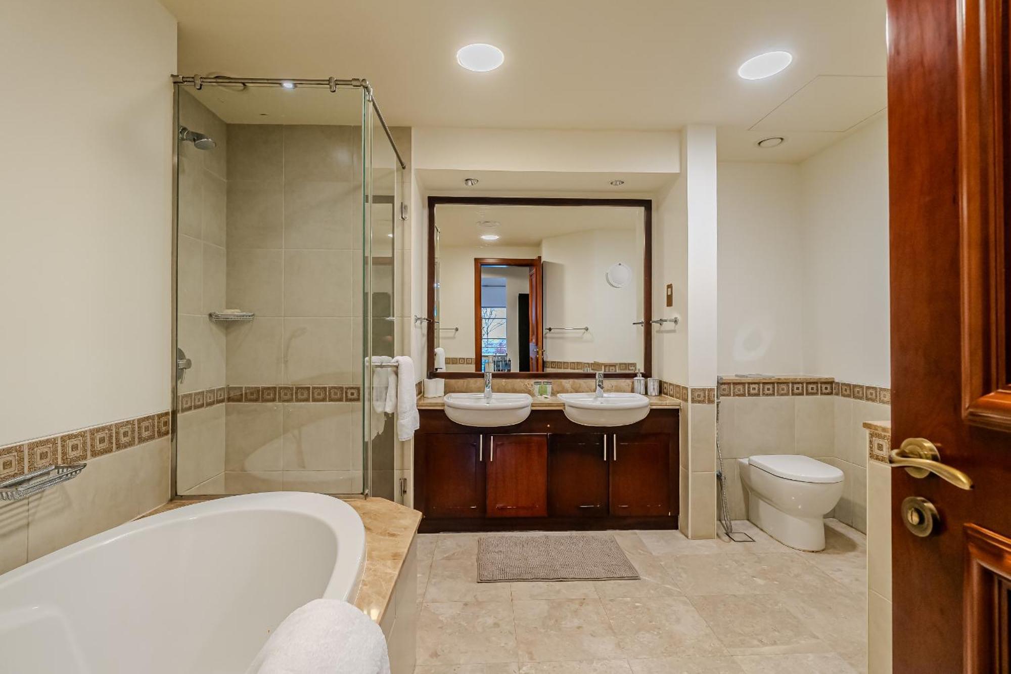 Stylish 2 Bedroom With Maid I Fairmont South I Palm Jumeirah *