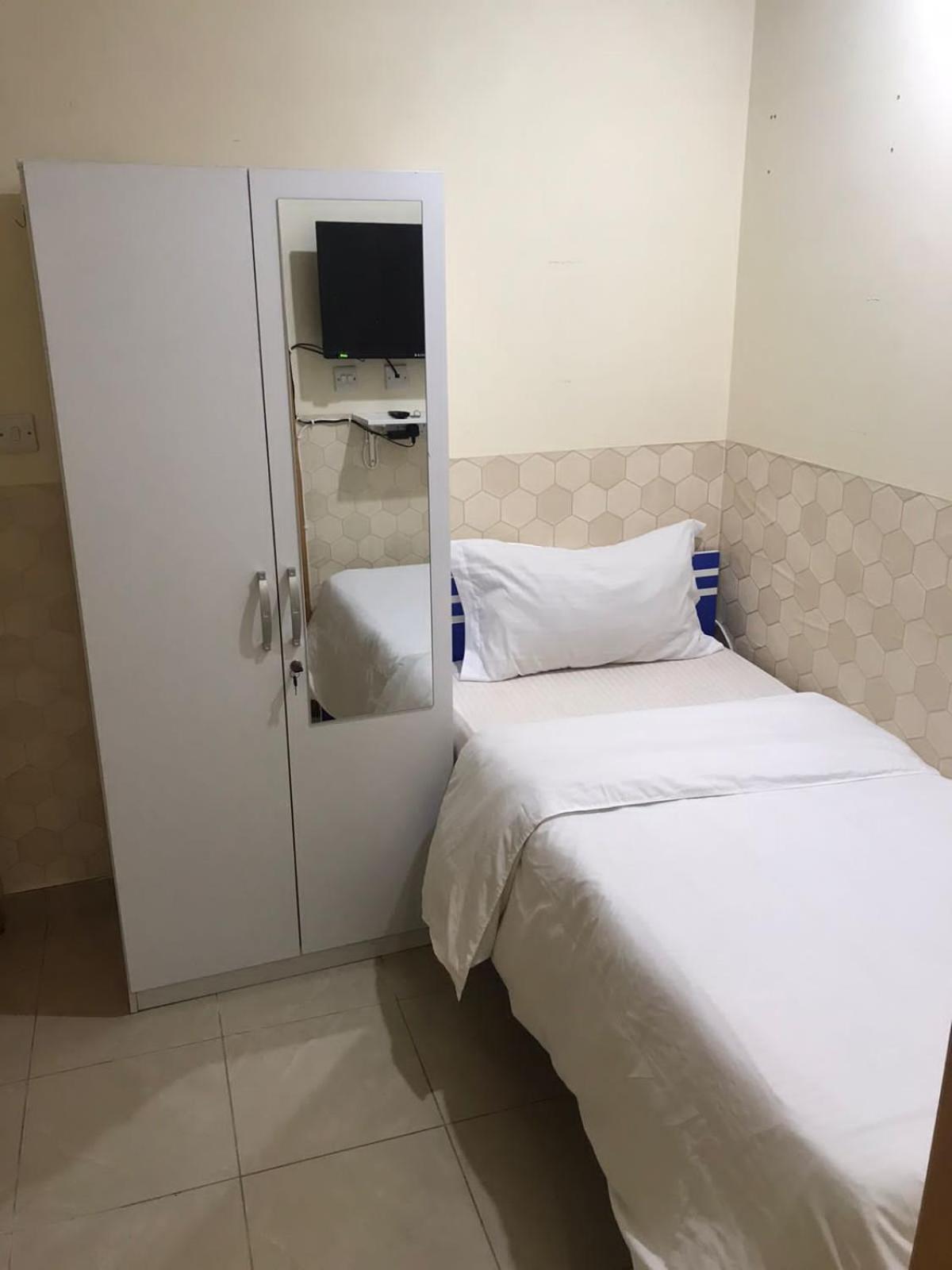 Budget With Private Bathroom For 'girls' Only In Dubai, Marina