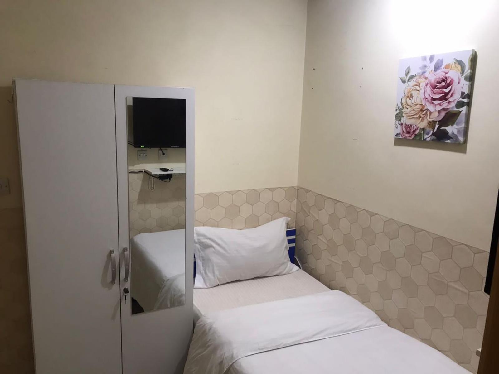 Budget With Private Bathroom For 'girls' Only In Dubai, Marina Apartment