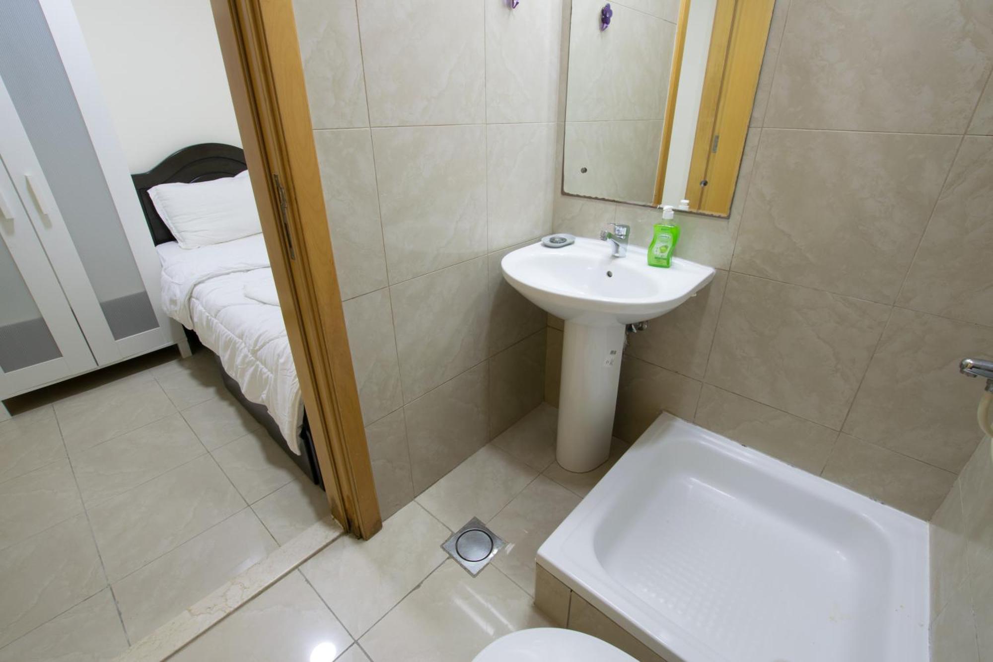 Budget With Private Bathroom For 'girls' Only In Dubai, Marina
