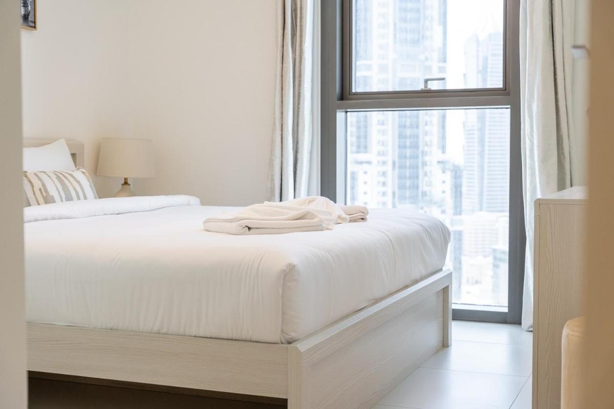 Awesome 2-bedroom With Iconic Views In Business Bay Apartment *