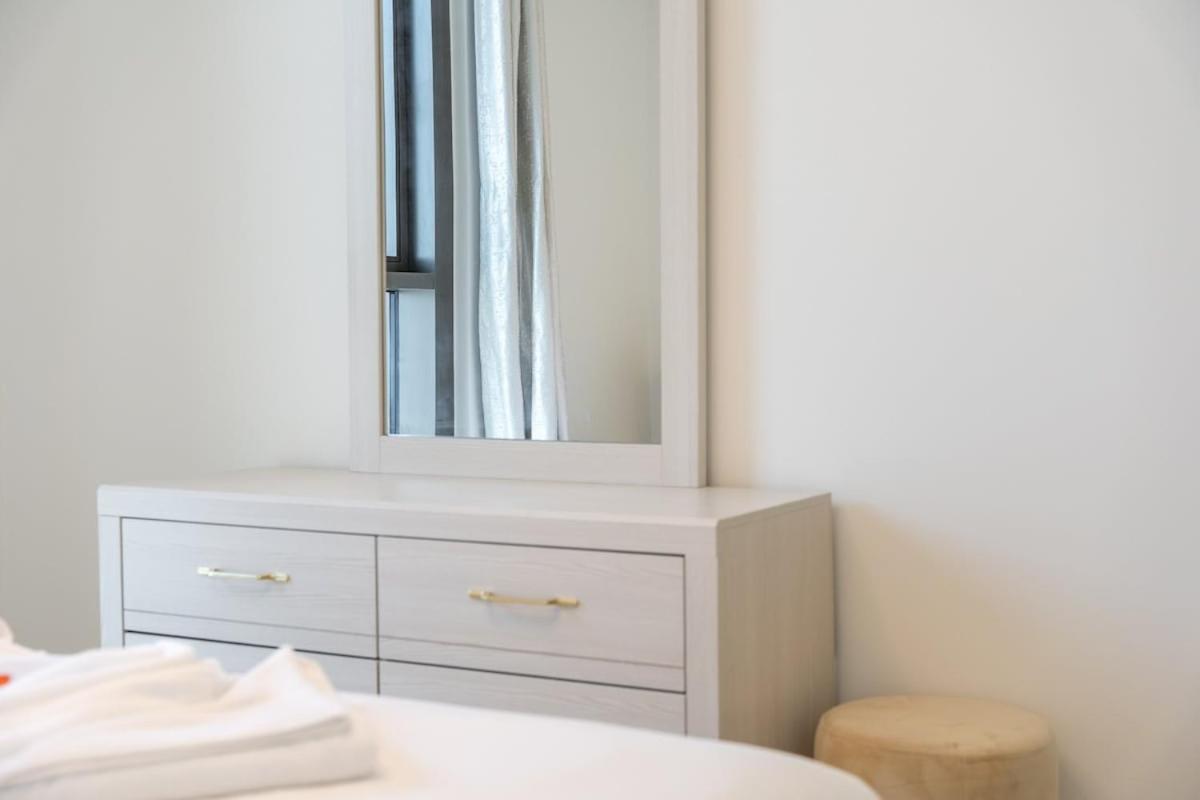 Awesome 2-bedroom With Iconic Views In Business Bay Apartment Dubai