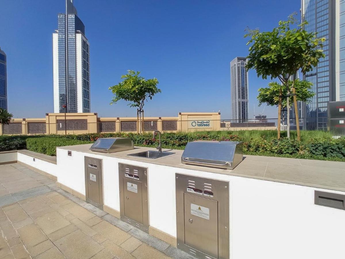 Awesome 2-bedroom With Iconic Views In Business Bay Apartment *