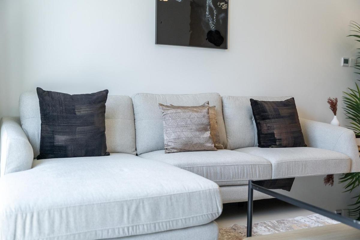 Awesome 2-bedroom With Iconic Views In Business Bay Apartment Dubai