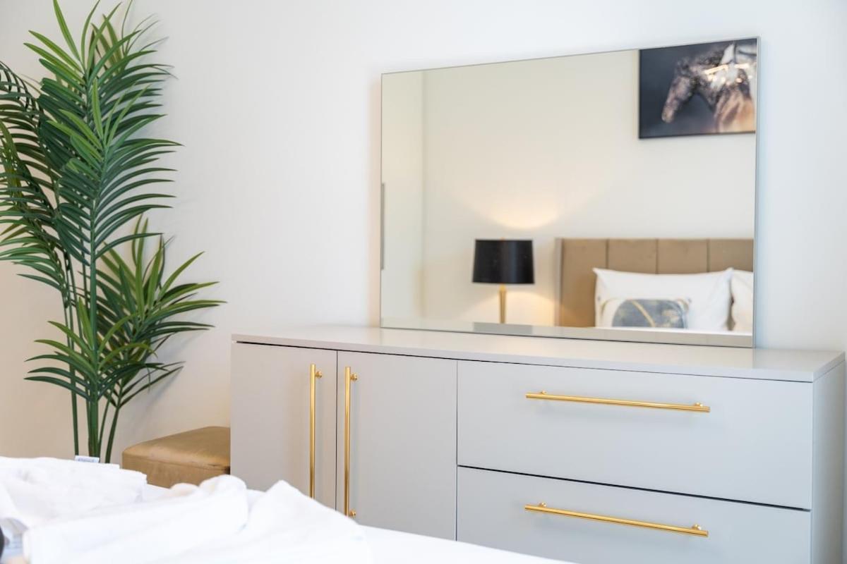 Awesome 2-bedroom With Iconic Views In Business Bay