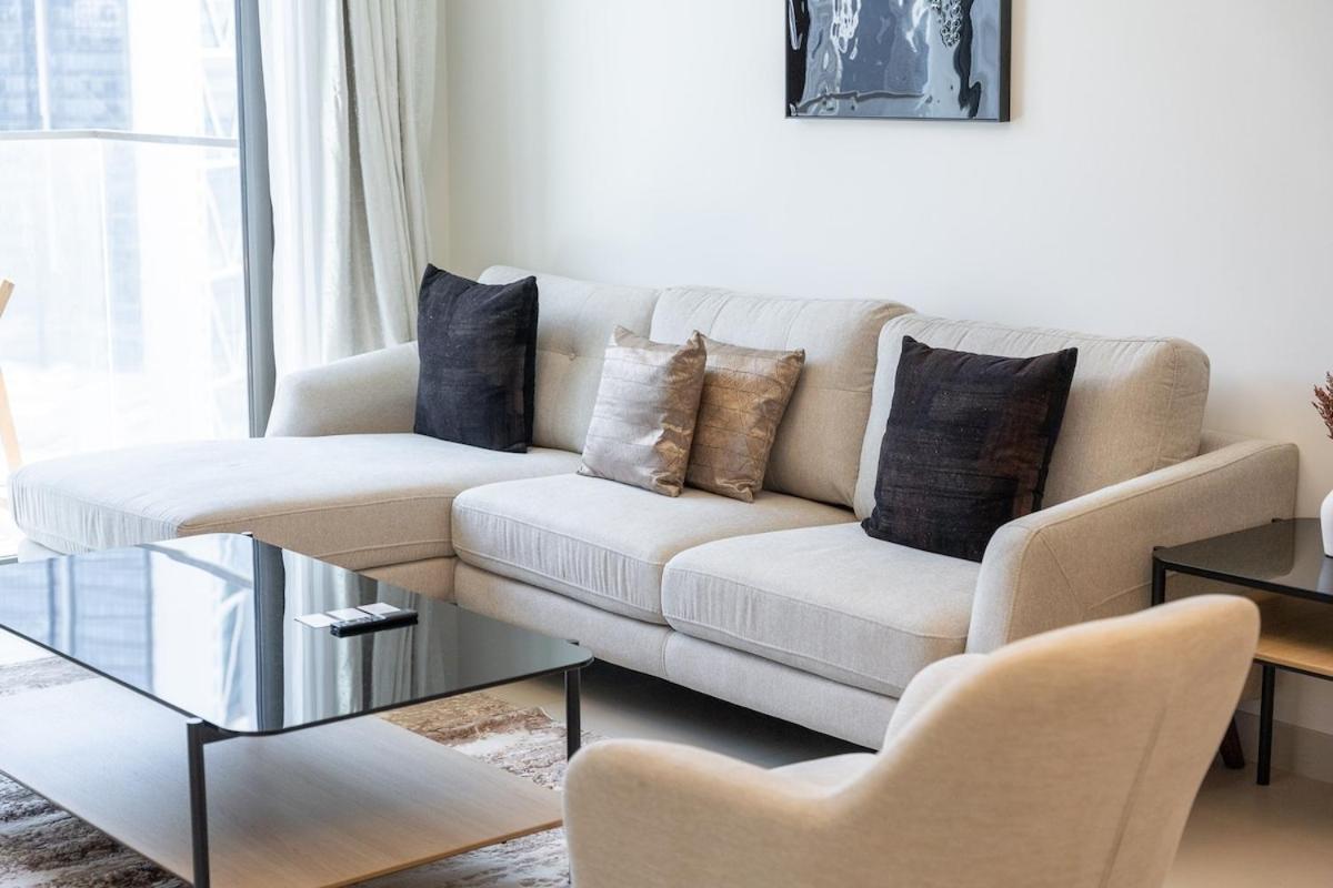 Awesome 2-bedroom With Iconic Views In Business Bay Apartment *