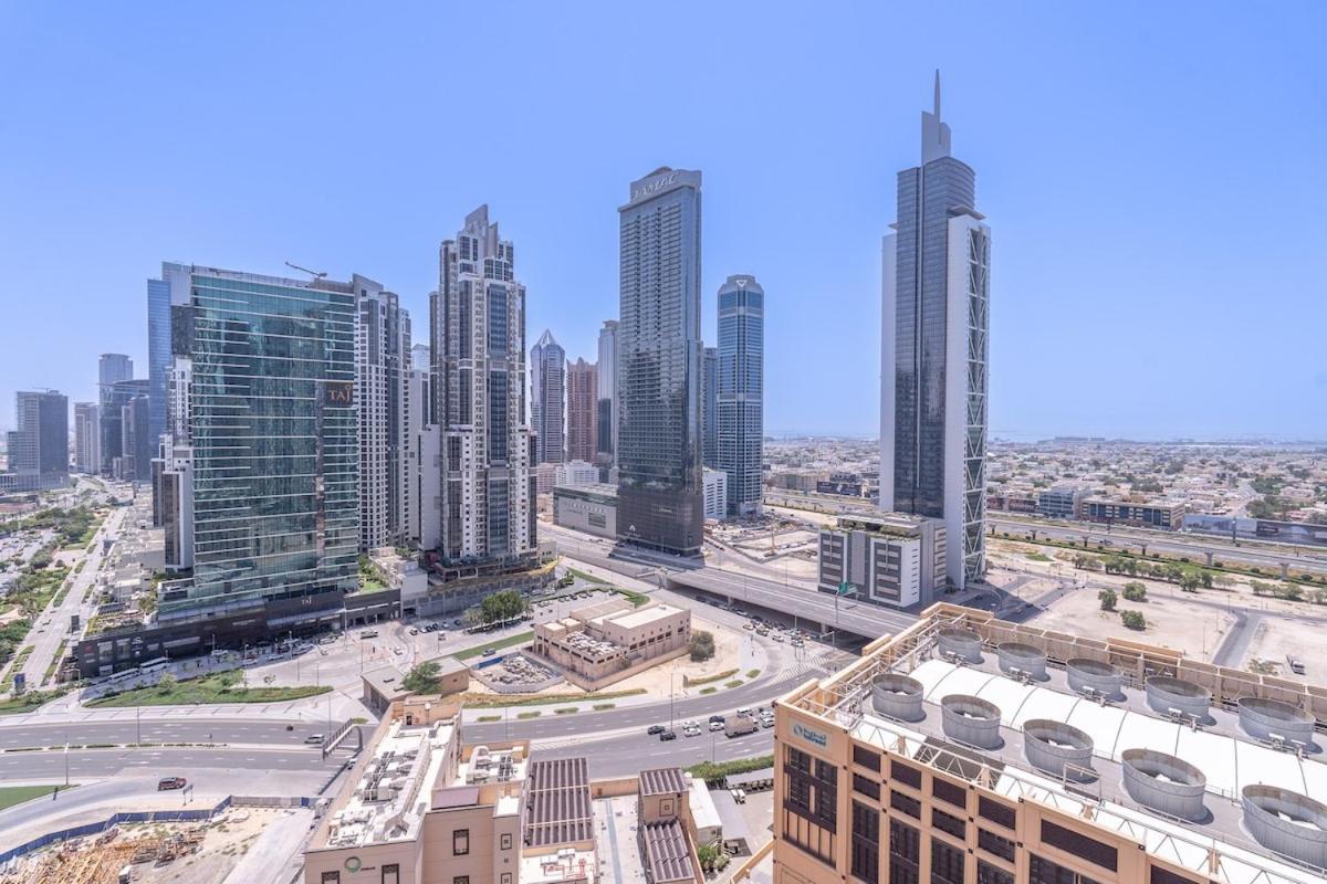 Awesome 2-bedroom With Iconic Views In Business Bay Apartment *