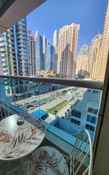 Cozy Marina Next To Metro Apartamento Dubai