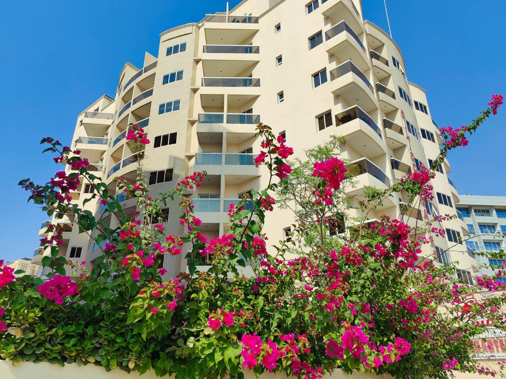 Apartment Elegant Fresh 1br With Heated Pool, Just Steps From Mall, Restaurants & Fitness Center Dubai