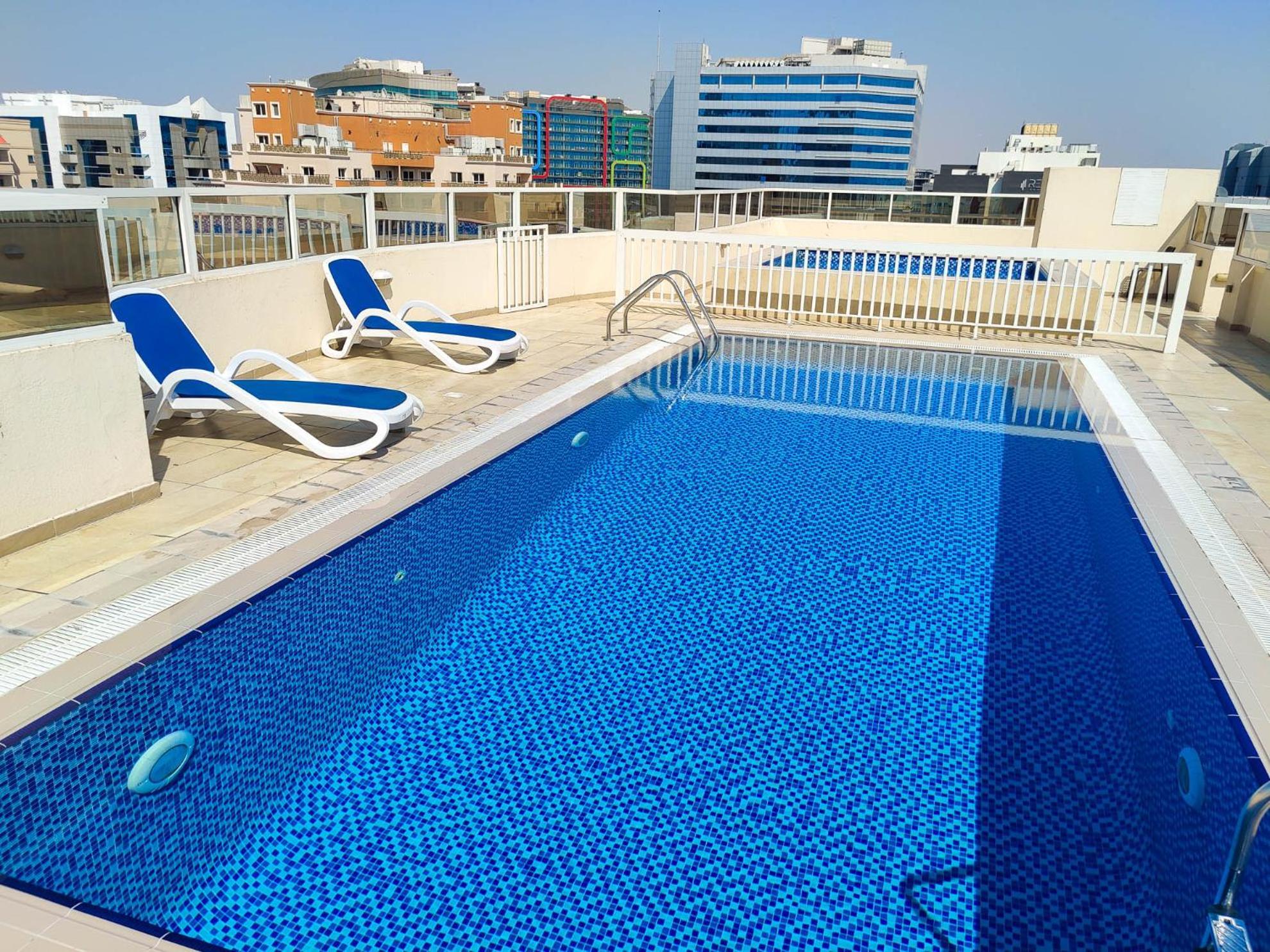 Elegant Fresh 1br With Heated Pool, Just Steps From Mall, Restaurants & Fitness Center Apartment