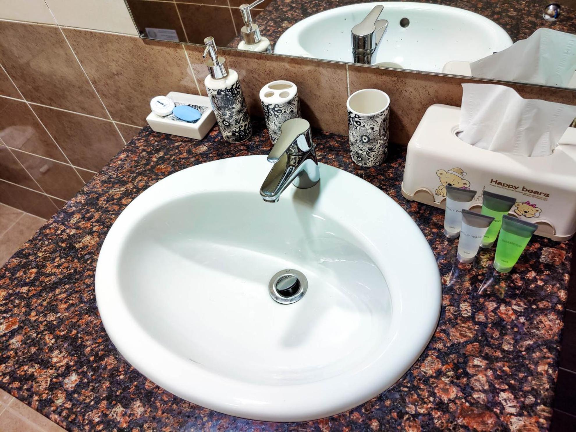 Elegant Fresh 1br With Heated Pool, Just Steps From Mall, Restaurants & Fitness Center Dubai