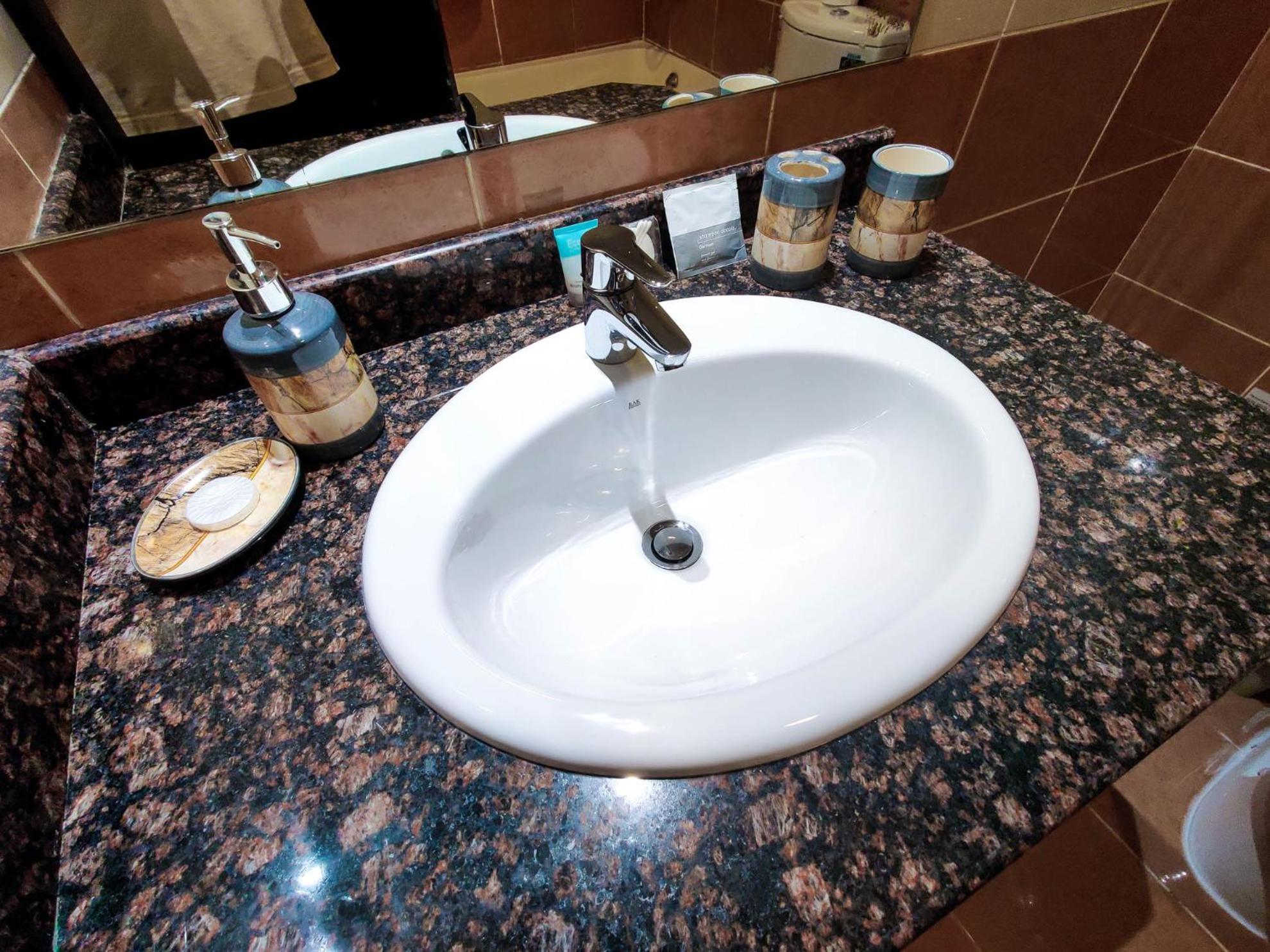 Elegant Fresh 1br With Heated Pool, Just Steps From Mall, Restaurants & Fitness Center * Dubai