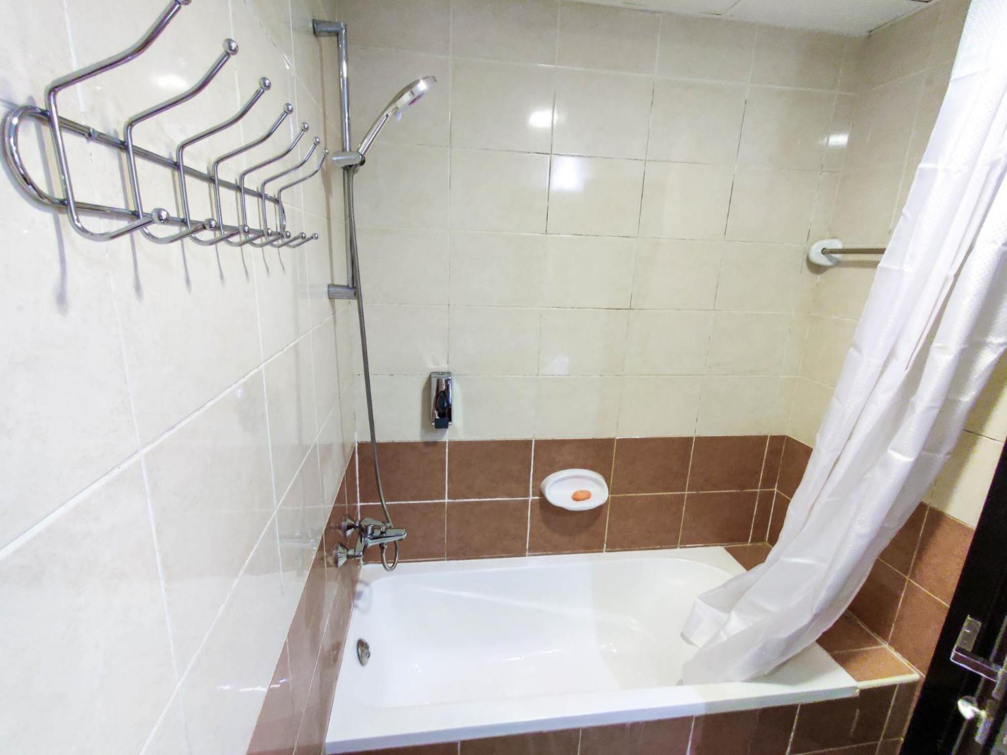 Elegant Fresh 1br With Heated Pool, Just Steps From Mall, Restaurants & Fitness Center *
