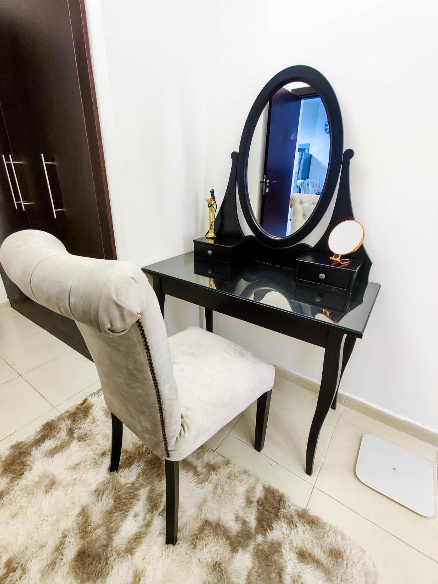 Elegant Fresh 1br With Heated Pool, Just Steps From Mall, Restaurants & Fitness Center Dubai
