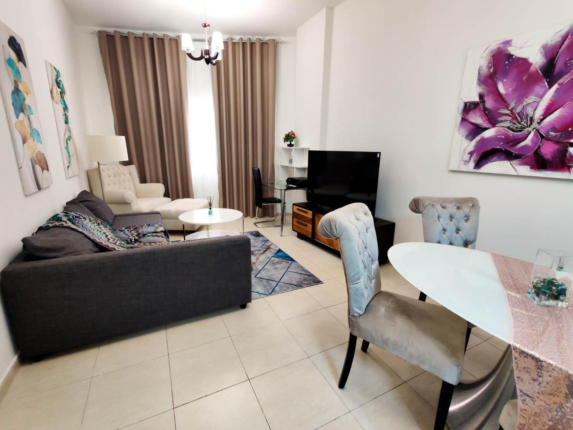 Elegant Fresh 1br With Heated Pool, Just Steps From Mall, Restaurants & Fitness Center Dubai